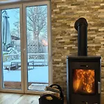 Gemuetliches Haus Mit Schwedenofen Im Wienerwald بيت للعطل *