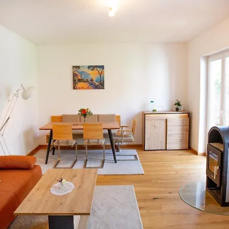 Gemuetliches Haus Mit Gartenlounge Im Wienerwald *