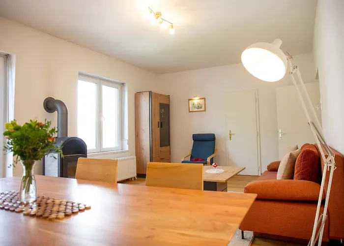 Gemuetliches Haus Mit Schwedenofen Im Wienerwald بيت للعطل *