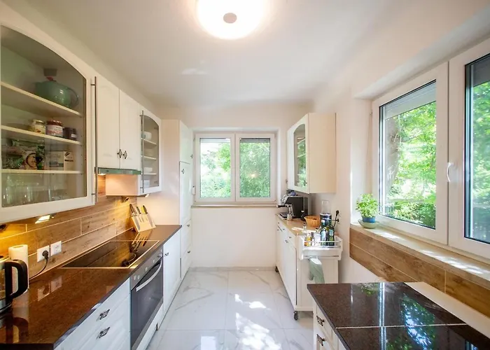 Gemuetliches Haus Mit Schwedenofen Im Wienerwald بيت للعطل