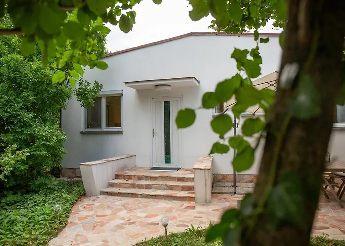 Gemuetliches Haus Mit Schwedenofen Im Wienerwald بيت للعطل Neulengbach